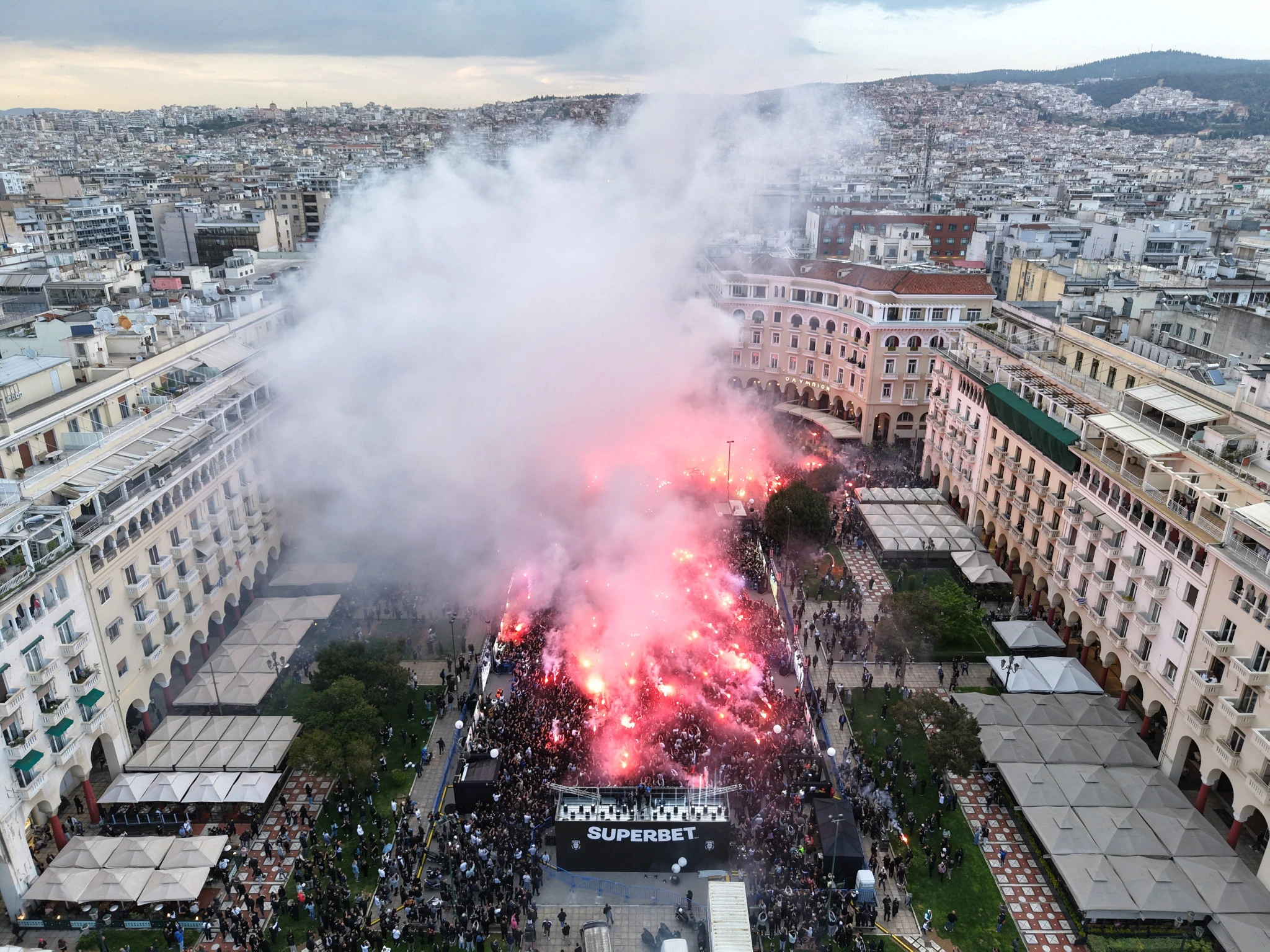Το pyro show των οπαδών του ΠΑΟΚ για τα 100 χρόνια / Πηγή: Intime