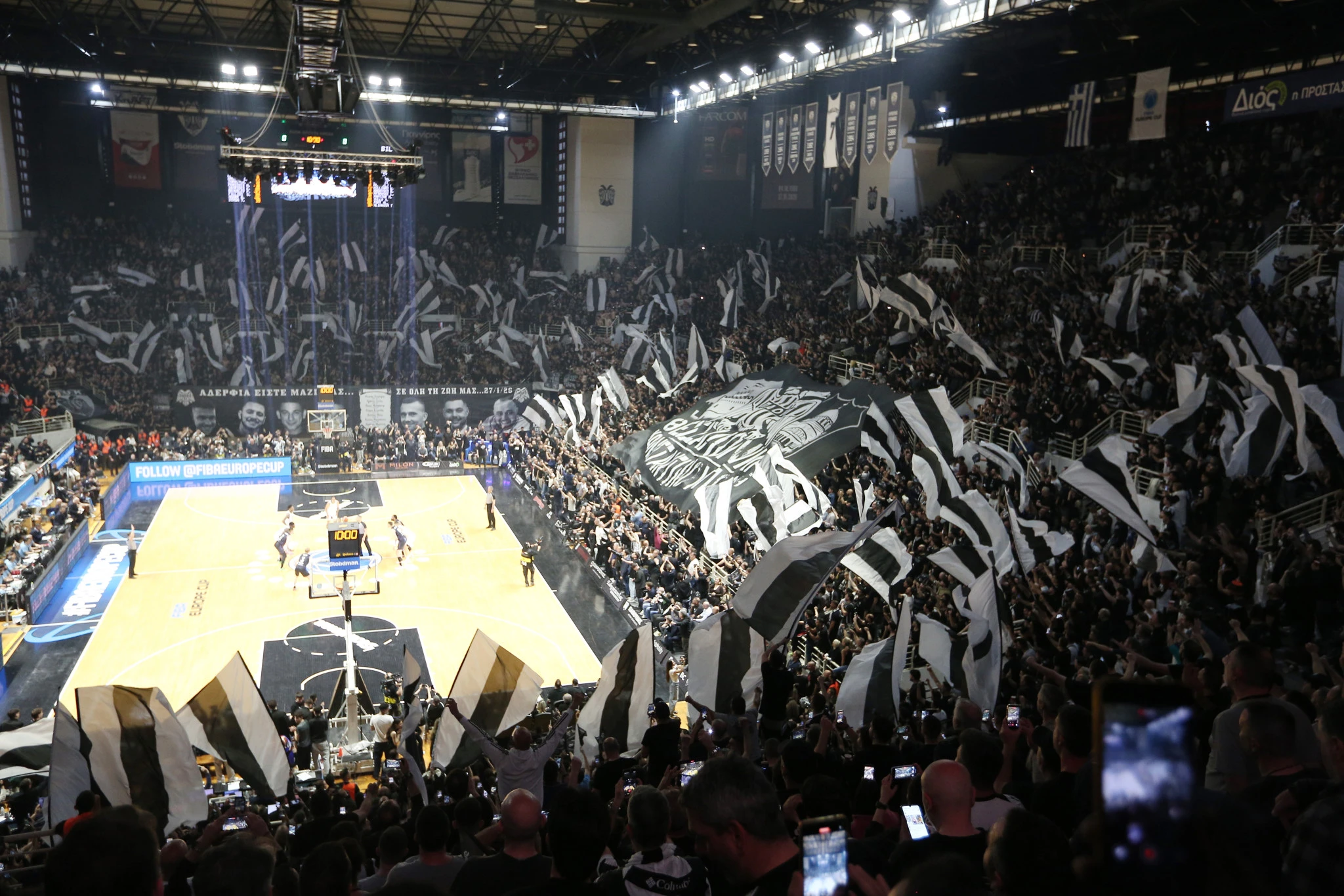 Η απίθανη ατμόσφαιρα που δημιούργησαν οι φίλοι του ΠΑΟΚ στη Θεσσαλονίκη, στον πρώτο τελικό του Europe Cup κόντρα στην Μπιλμπάο / Πηγή: ΙΝΤΙΜΕ