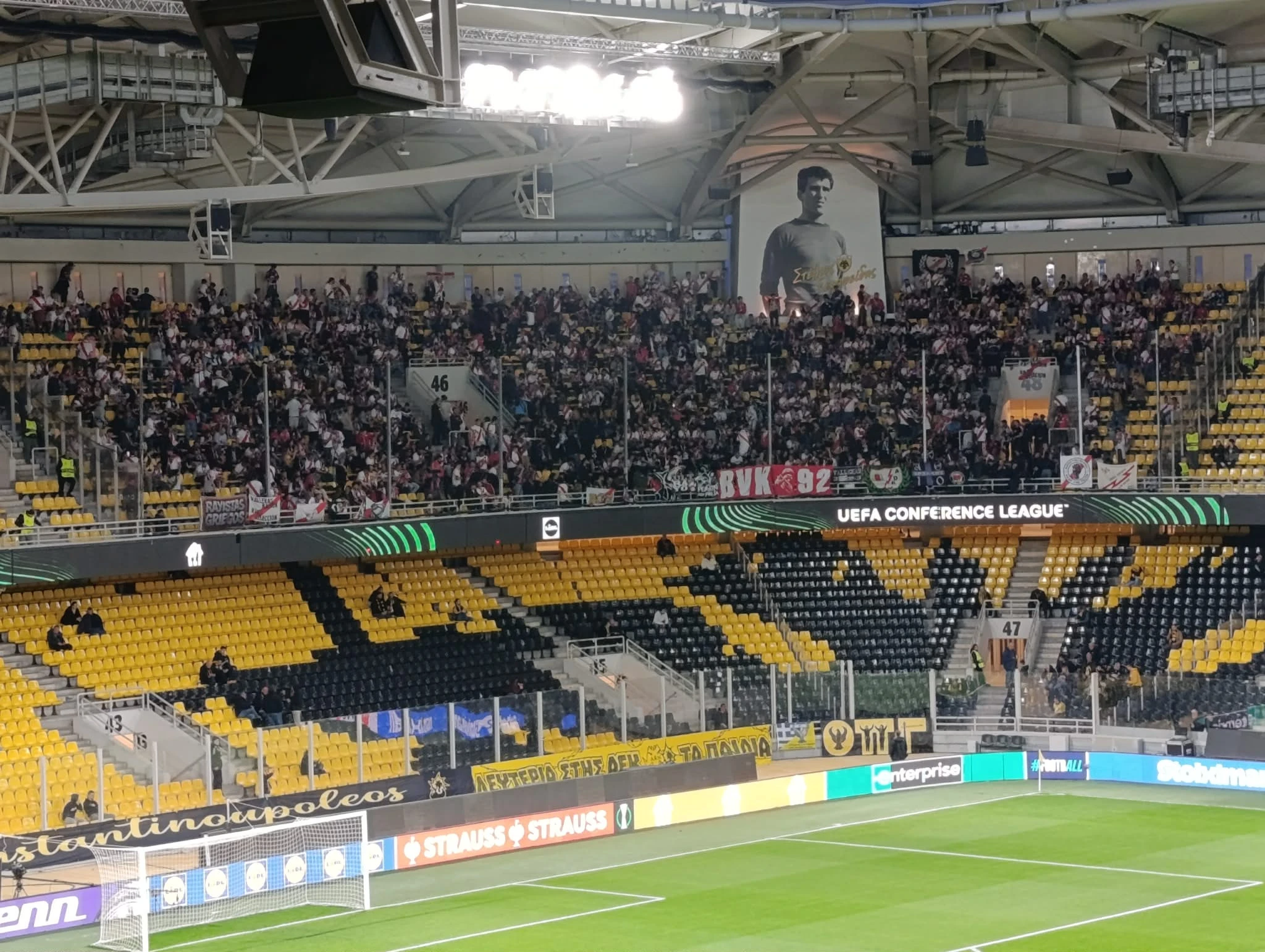 Οι οπαδοί της Ράγιο Βαγιεκάνο στη Νέα Φιλαδέλφεια