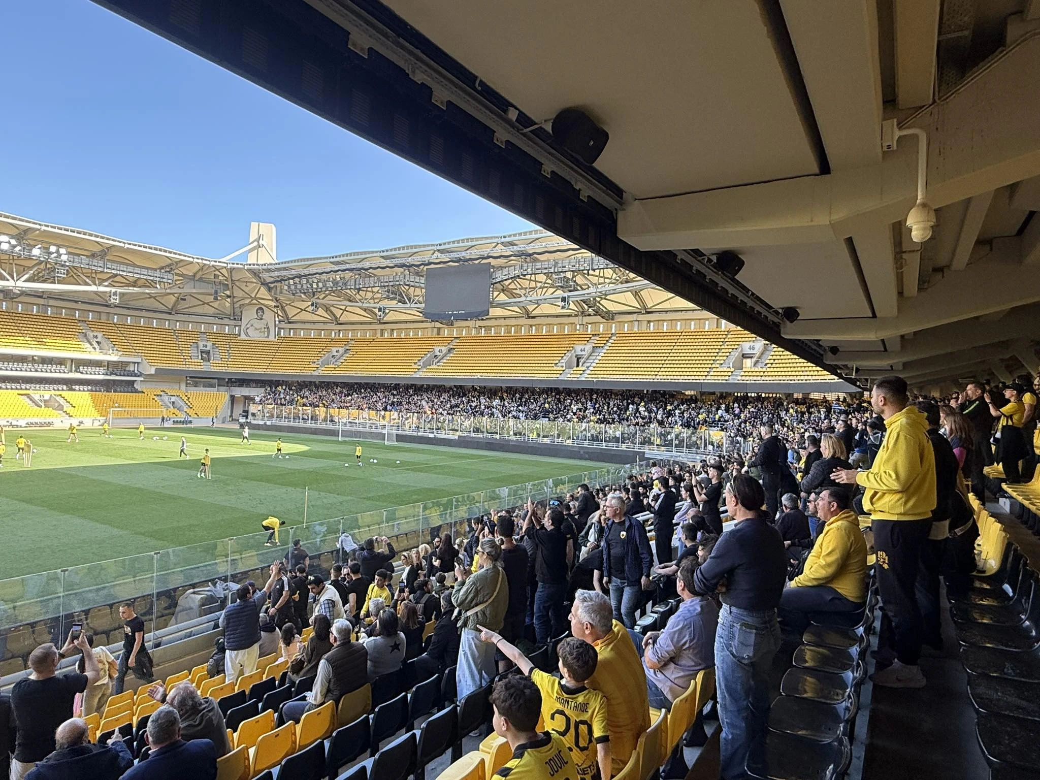 Κόσμος της ΑΕΚ στην προπόνηση στη Νέα Φιλαδέλφεια