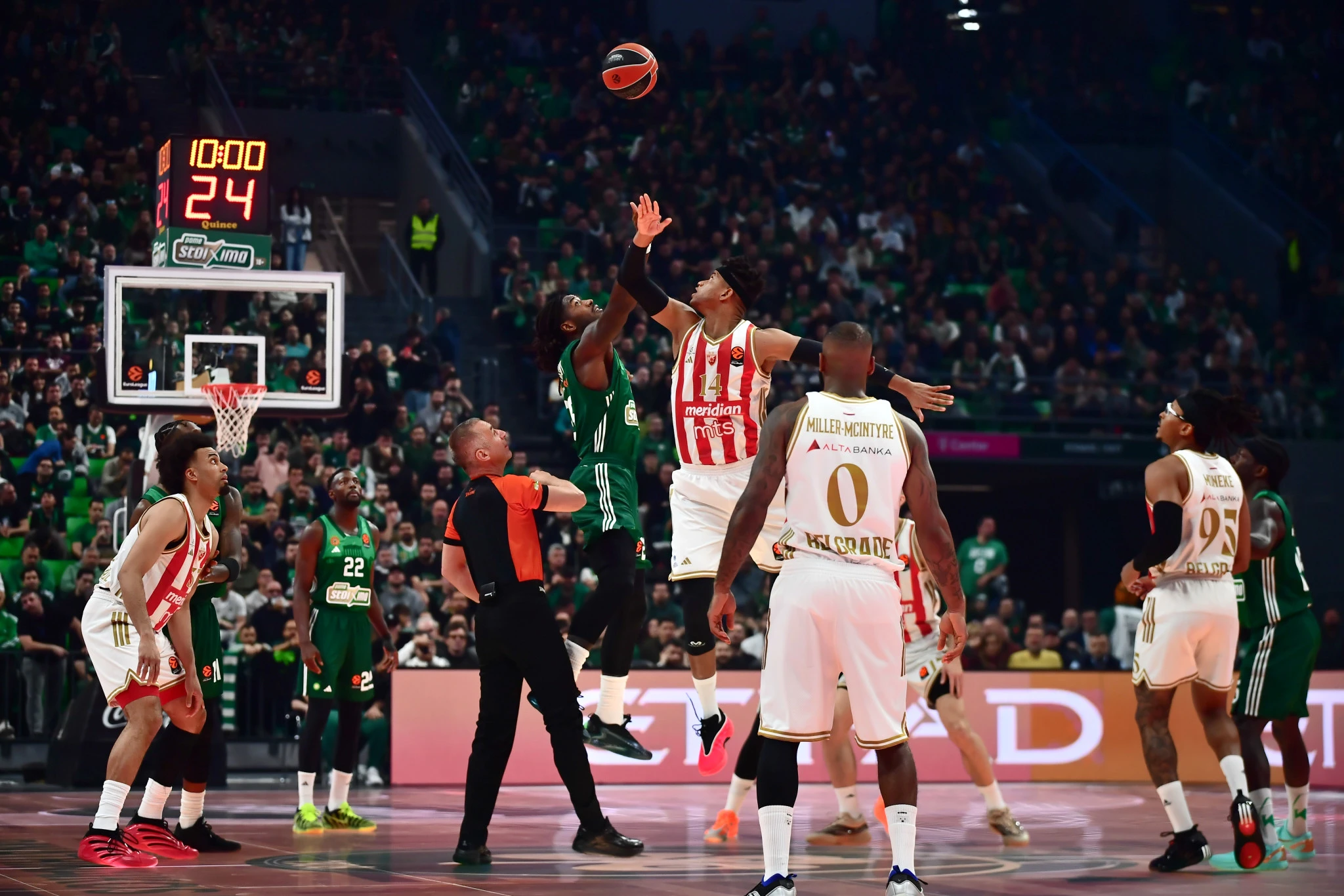 Τζάμπολ σε αναμέτρηση ανάμεσα σε Παναθηναϊκό κι Ερυθρό Αστέρα / Πηγή: Eurokinissi