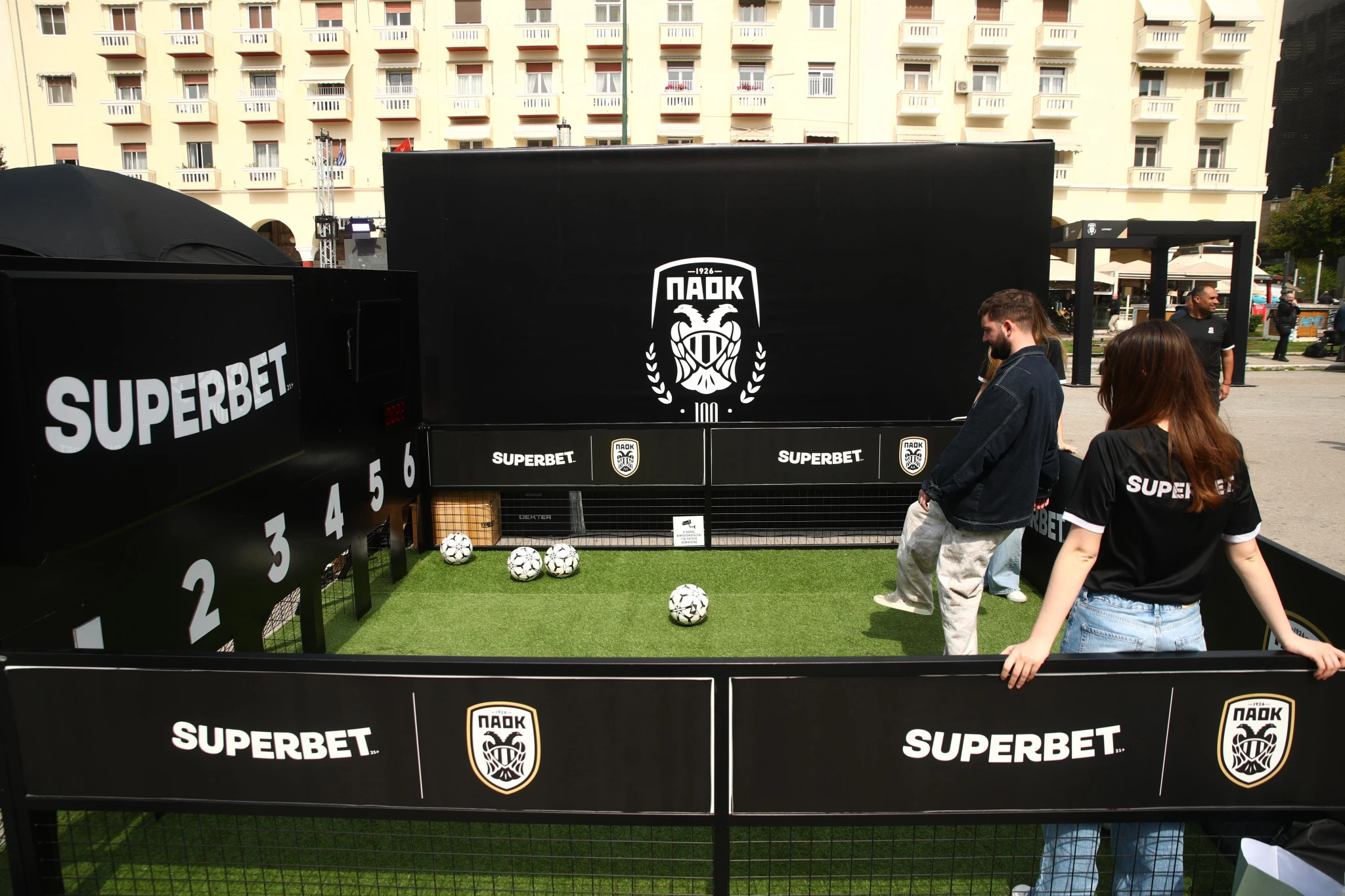 Γεμίζει από νωρίς η πλατεία της Αριστοτέλους για τα 100 χρόνια ΠΑΟΚ / Πηγή: Eurokinissi