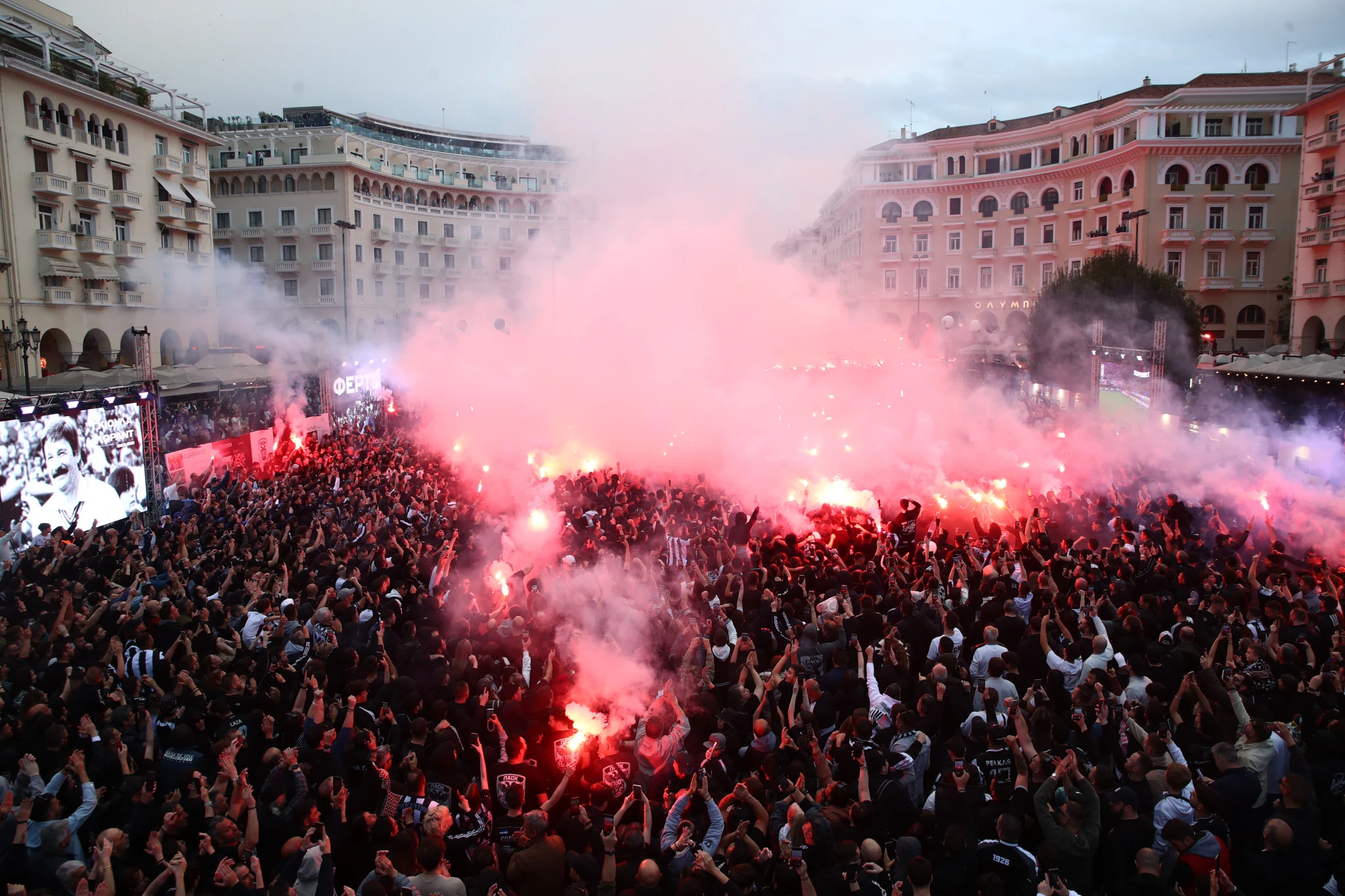 Το pyro show των οπαδών του ΠΑΟΚ για τα 100 χρόνια / Πηγή: Eurokinissi