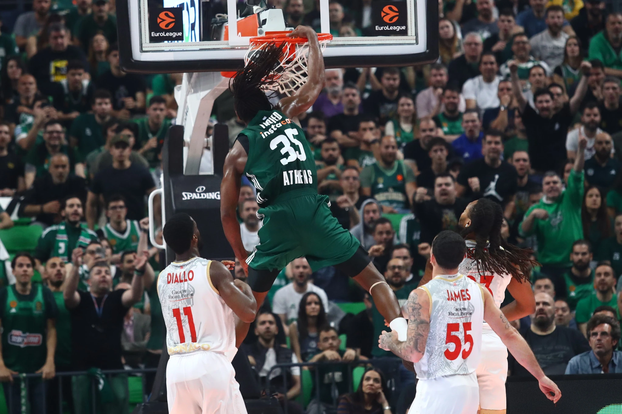 Ο Κένεθ Φαρίντ καρφώνει δυναμικά, Πηγή: Eurokinissi