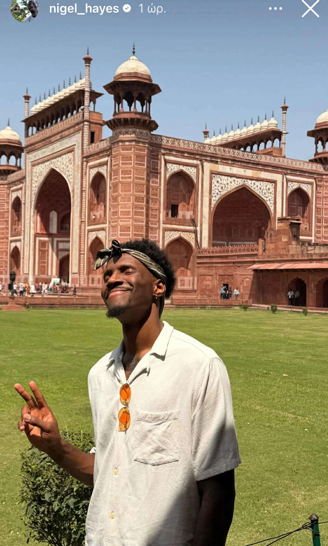 Ο Νάιτζελ Χέιζ Ντέιβις απολαμβάνει την επίσκεψή του στο Ταζ Μαχάλ Ο Νάιτζελ Χέιζ Ντέιβις απολαμβάνει την επίσκεψή του στο Ταζ Μαχάλ