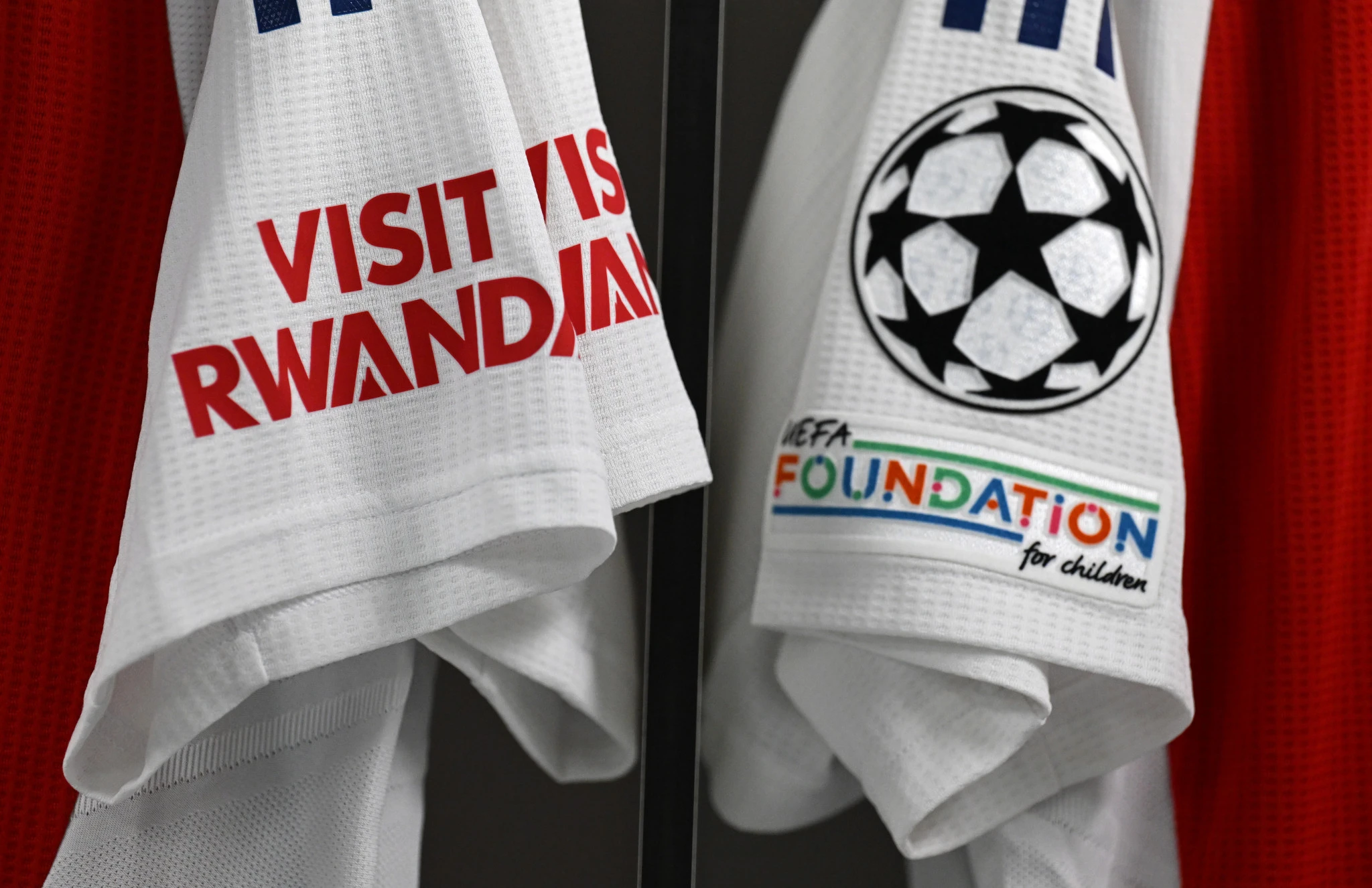 Το λογότυπο «Visit Rwanda» στη φαλένα της Άρσεναλ / Πηγή: Stuart MacFarlane / Arsenal FC via Getty Images