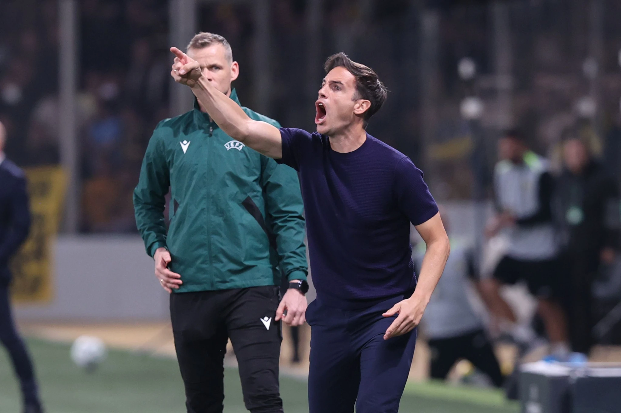 Ο προπονητής της Ράγιο Βαγιεκάνο, Ινίγκο Πέρεθ έζησε έντονα το ματς με την ΑΕΚ / Πηγή: Eurokinissi