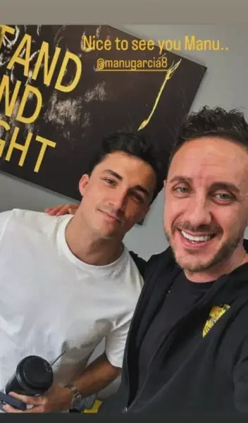 Ο Μάνου Γκαρθία στο Νέο Ρύσιο, μαζί με τον Γιώργο Γκουγκουλιά, team manager του Άρη / Screenshot