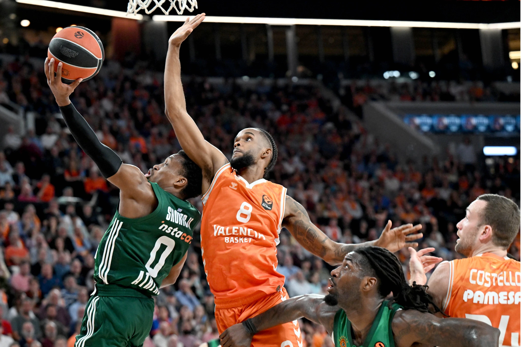 Στιγμιότυπο από τον αγώνα της EuroLeague ανάμεσα σε Βαλένθια και Παναθηναϊκό / V.Stolis