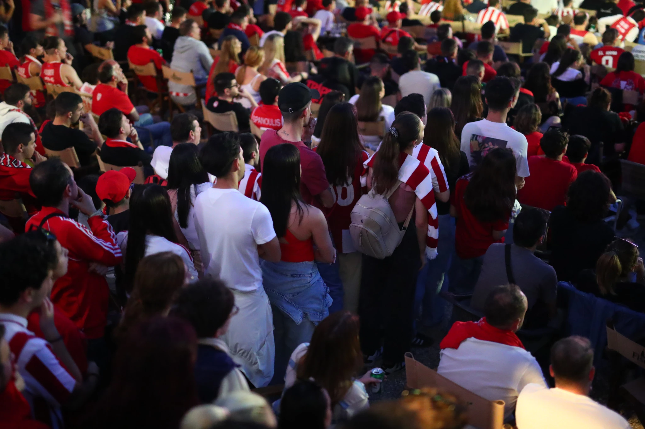 Εικόνες από τη γιγαντοοθόνη στον Πειραιά, Πηγή: Eurokinissi