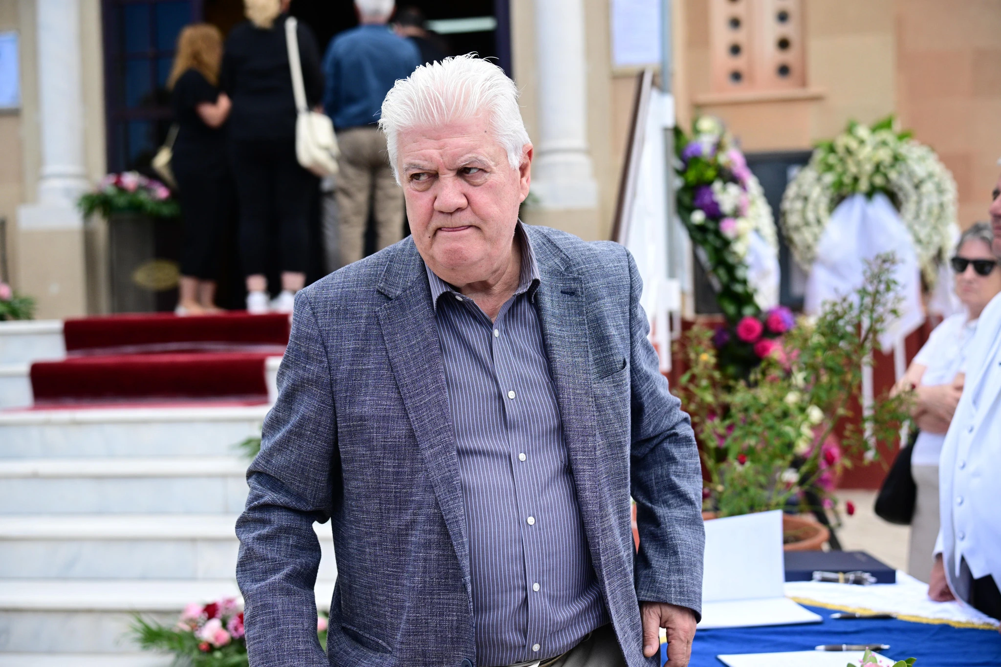 Ο&nbsp;Βασίλης Γκαγκάτσης στην κηδεία της Γωγώς Μαστροκώστα / Πηγή: Eurokinissi