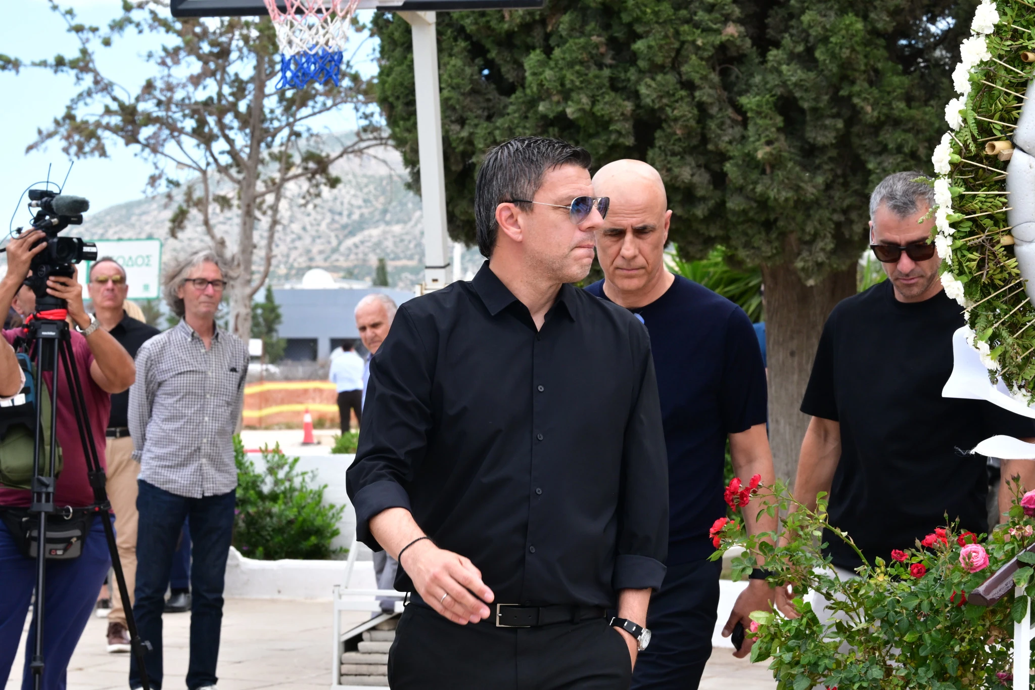 Ο&nbsp;Τάκης&nbsp;Φύσας&nbsp;στην κηδεία της Γωγώς Μαστροκώστα / Πηγή: Eurokinissi