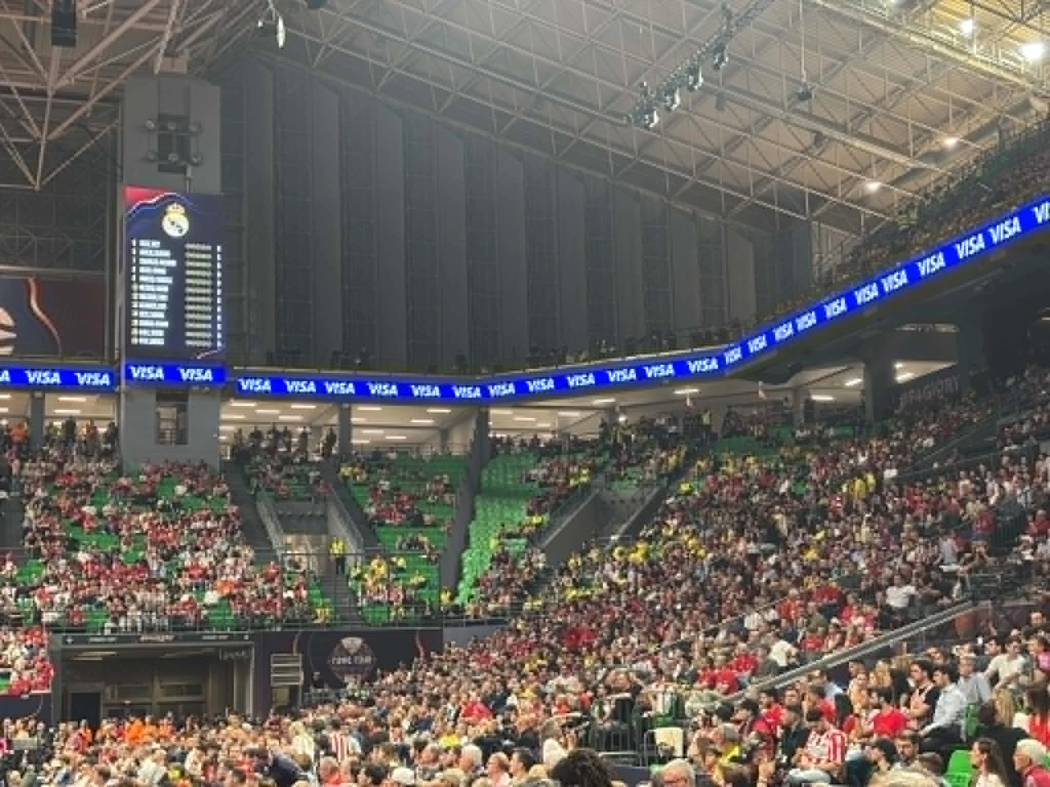 Εικόνες από τις άδειες κερκίδες του T-Center