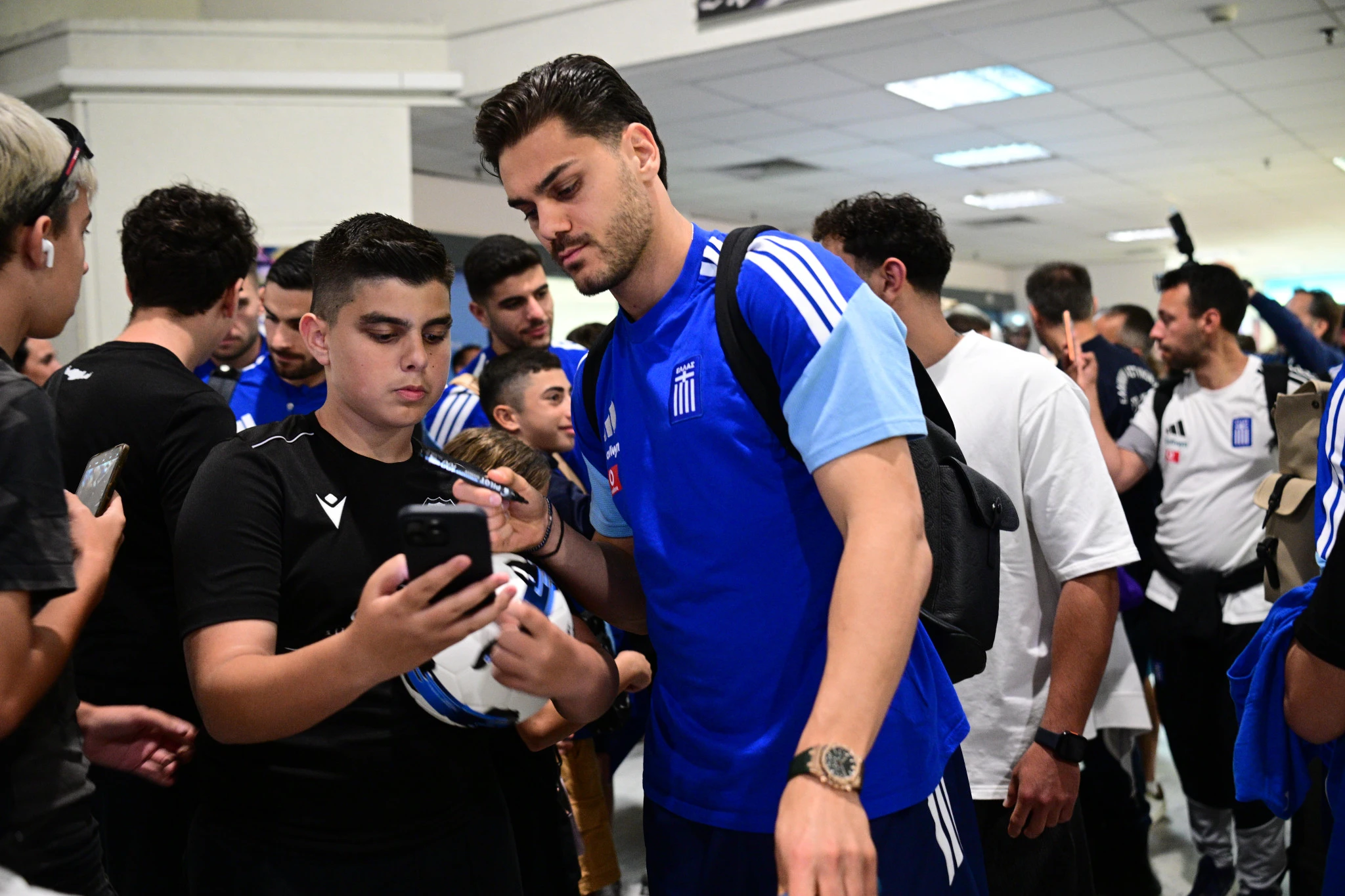 Ο Nτίνος Μαυρόπανος βγάζει selfie/Eurokinissi