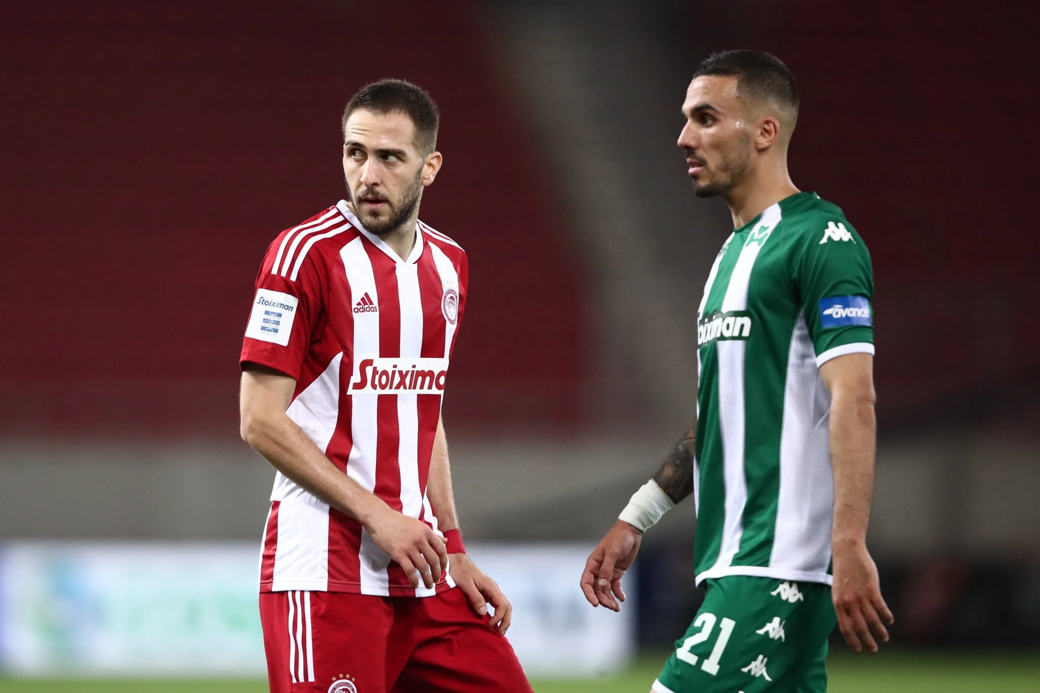 Ο Δημήτρης Κουρμπέλης ως αντίπαλος με τον Κώστα Φορτούνη/Eurokinissi