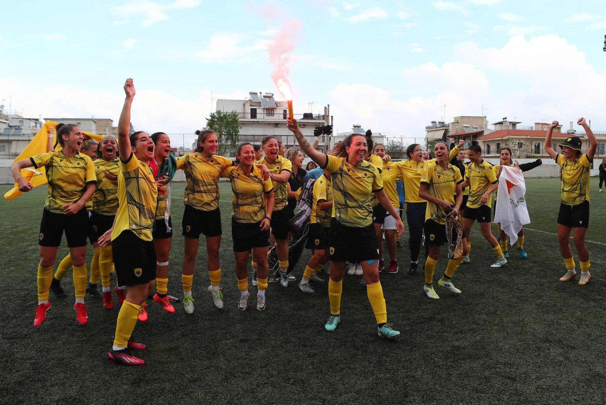 Οι παίκτριες της ΑΕΚ πανηγυρίζουν την κατάκτηση του πρωταθλήματος/Πηγή: Eurokinissi