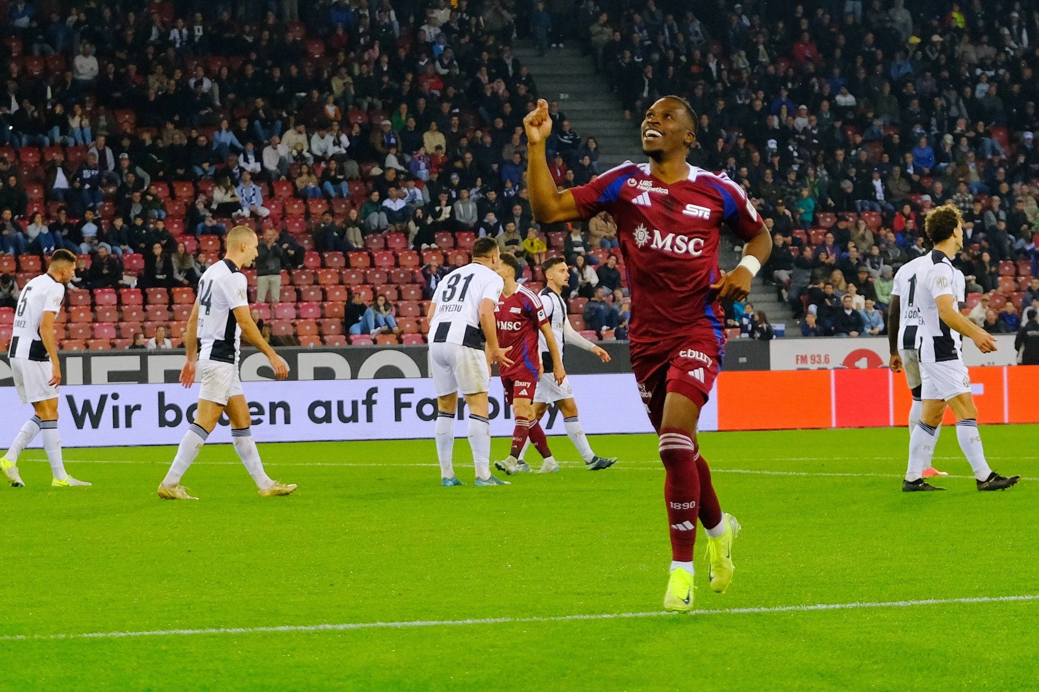 Ο Κουτέσα πανηγυρίζει το γκολ που πέτυχε με την Σερβέτ / Πηγή: Imago