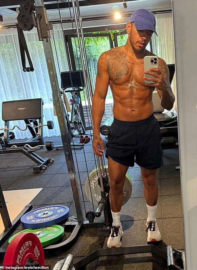 lewis-post-insta.jfif