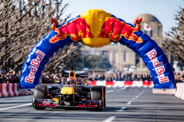 red-bull-showrun-by-alumil-athens2.jpg