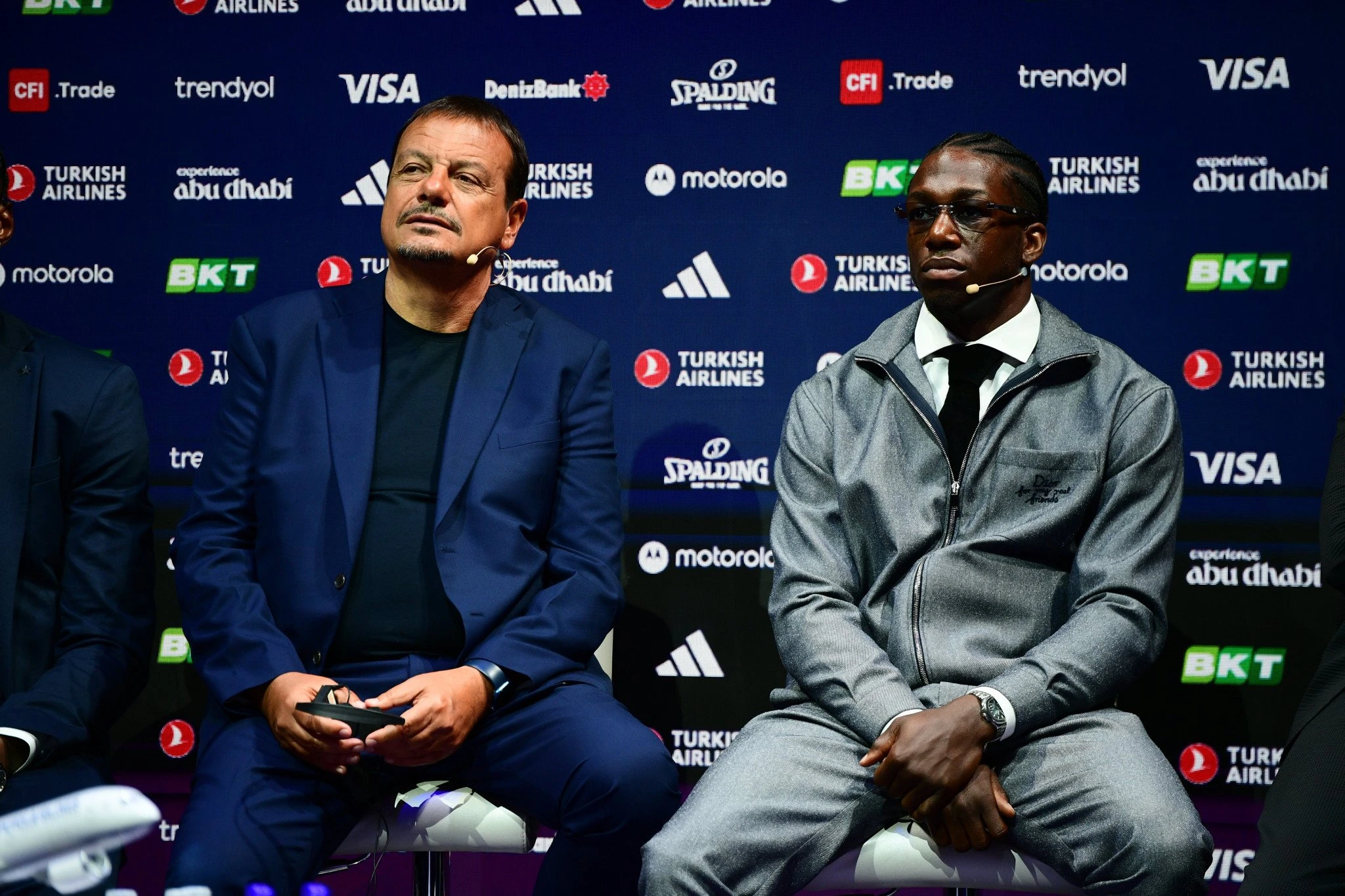 Ο&nbsp;Κέντρικ Ναν με τον&nbsp;Εργκίν Αταμάν στη συνέντευξη Τύπου του Final 4/Πηγή:&nbsp;Eurokinissi