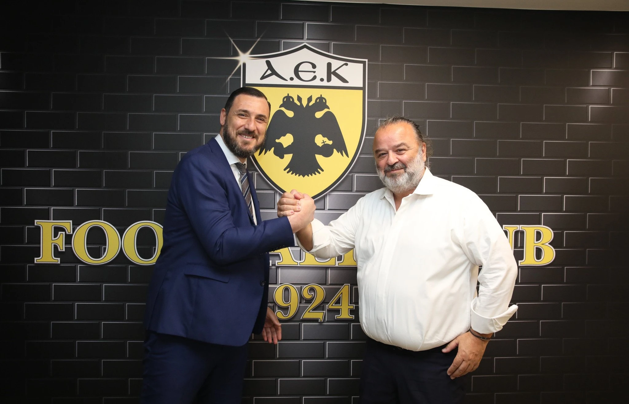 Ο&nbsp;Μηνάς Λυσάνδρου με τον ιδιοκτήτη της ΠΑΕ&nbsp;ΑΕΚ, Μάριο Ηλιόπουλο/Πηγή: Intime