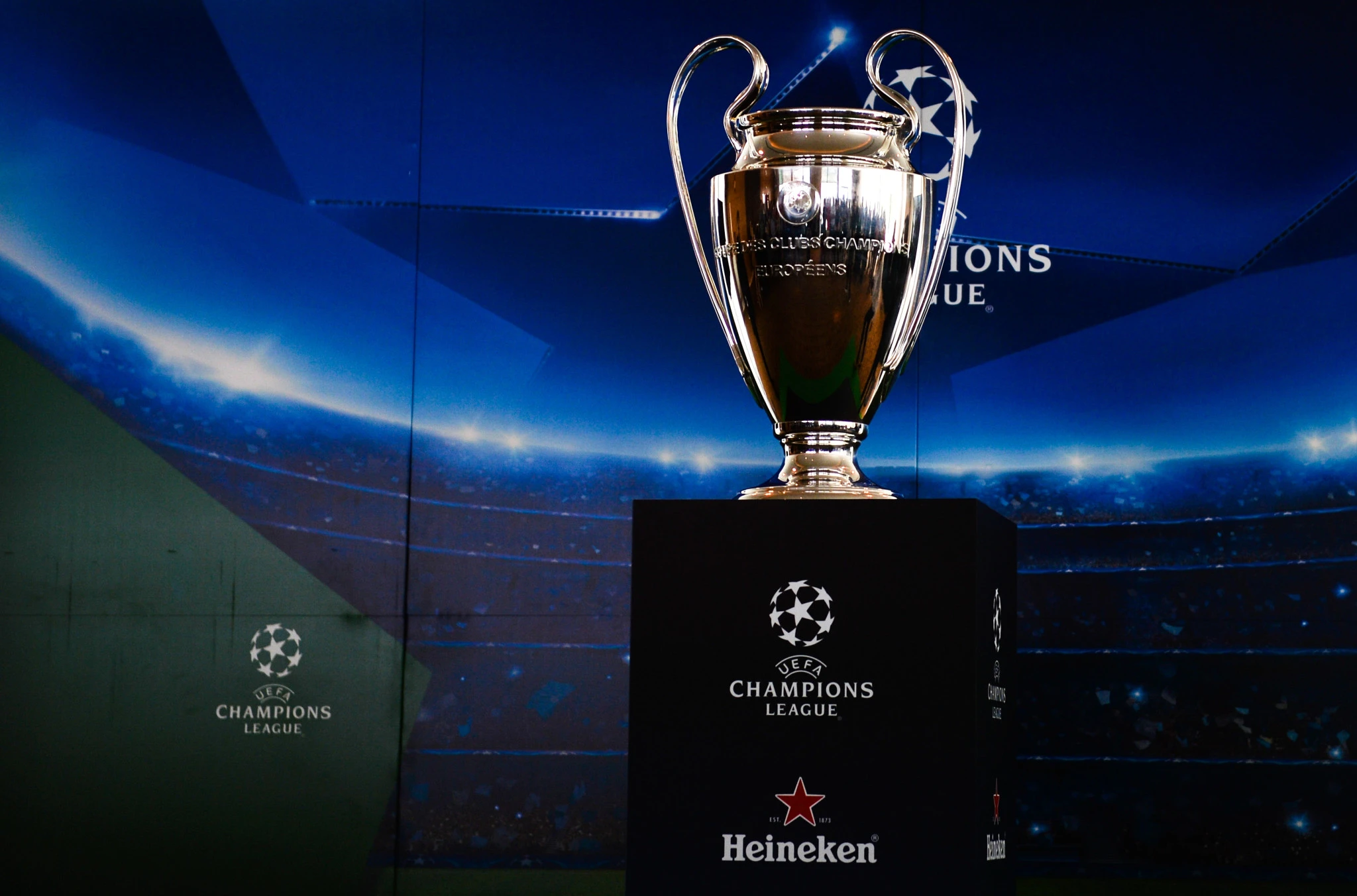 Το βαρύτιμο και λαμπερό τρόπαιο του Champions League / Πηγή: ΙΝΤΙΜΕ