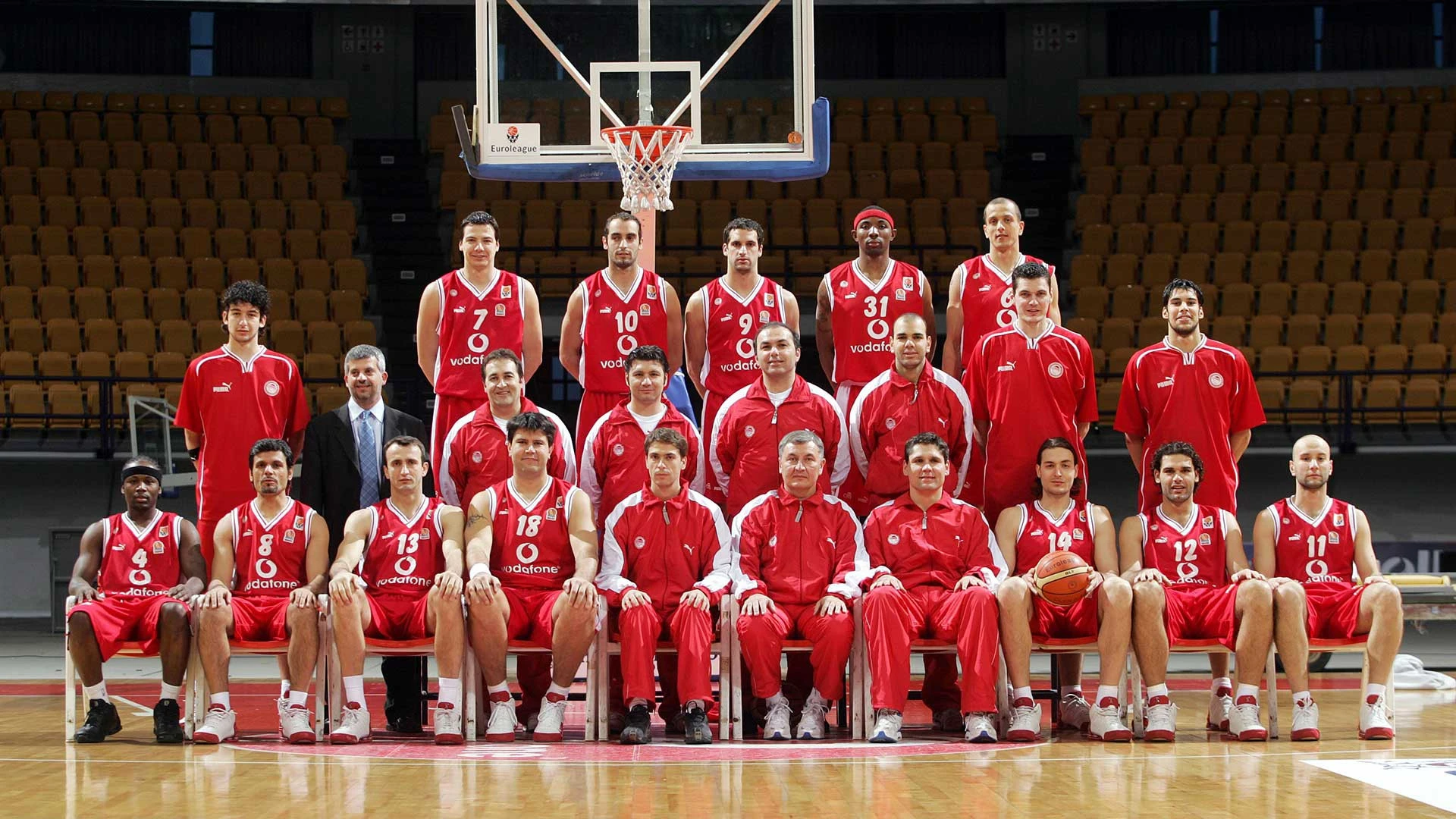 team-photo-2004-05.jpg