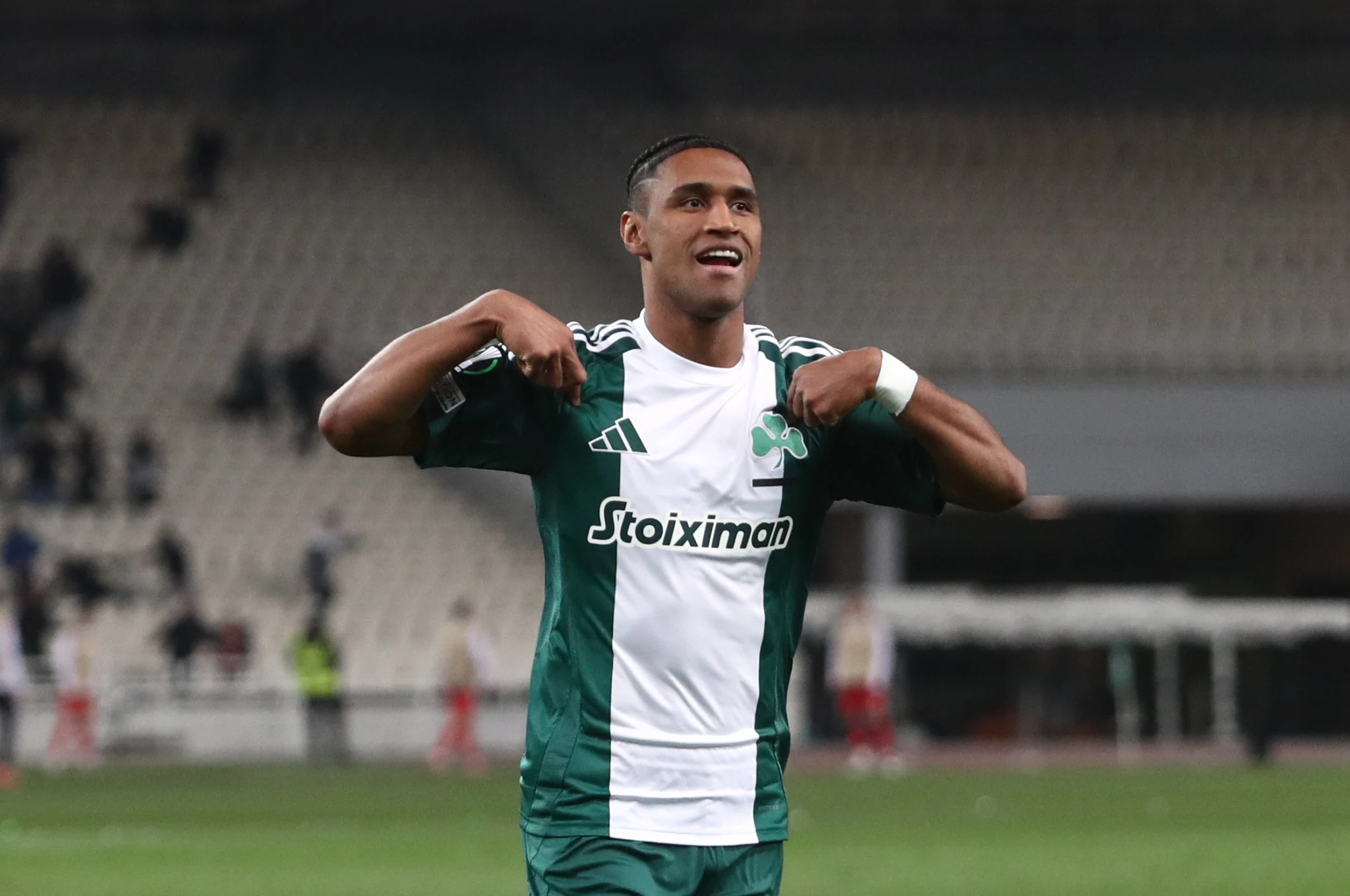 Ο Ματέους Τετέ πανηγυρίζει το γκολ που σημείωσε εναντίον της Φιορεντίνα στο ΟΑΚΑ - ΠΗΓΗ: Eurokinissi