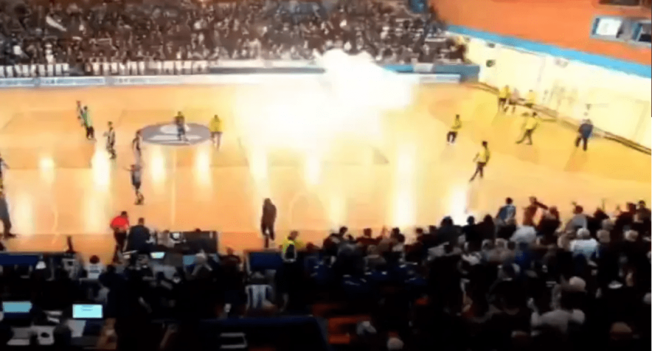 Το βίντεο από τη στιγμή της έκρηξης και της αποχώρησης των παικτών της ΑΕΚ