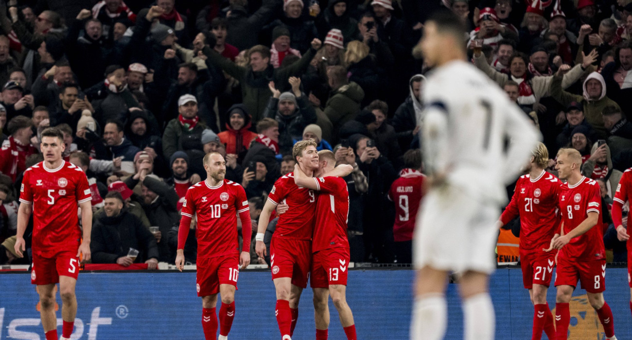 Ο Ράσμους Χοίλουντ πανηγυρίζει μπροστά στον Κριστιάνο Ρονάλντο / Πηγή: Imago