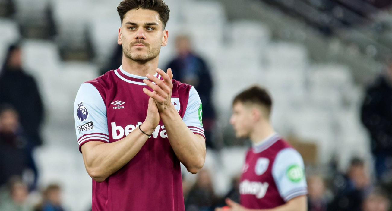 Ο Ντίνος Μαυροπάνος με τη φανέλα της Γουέστ Χαμ / Πηγή: Imago