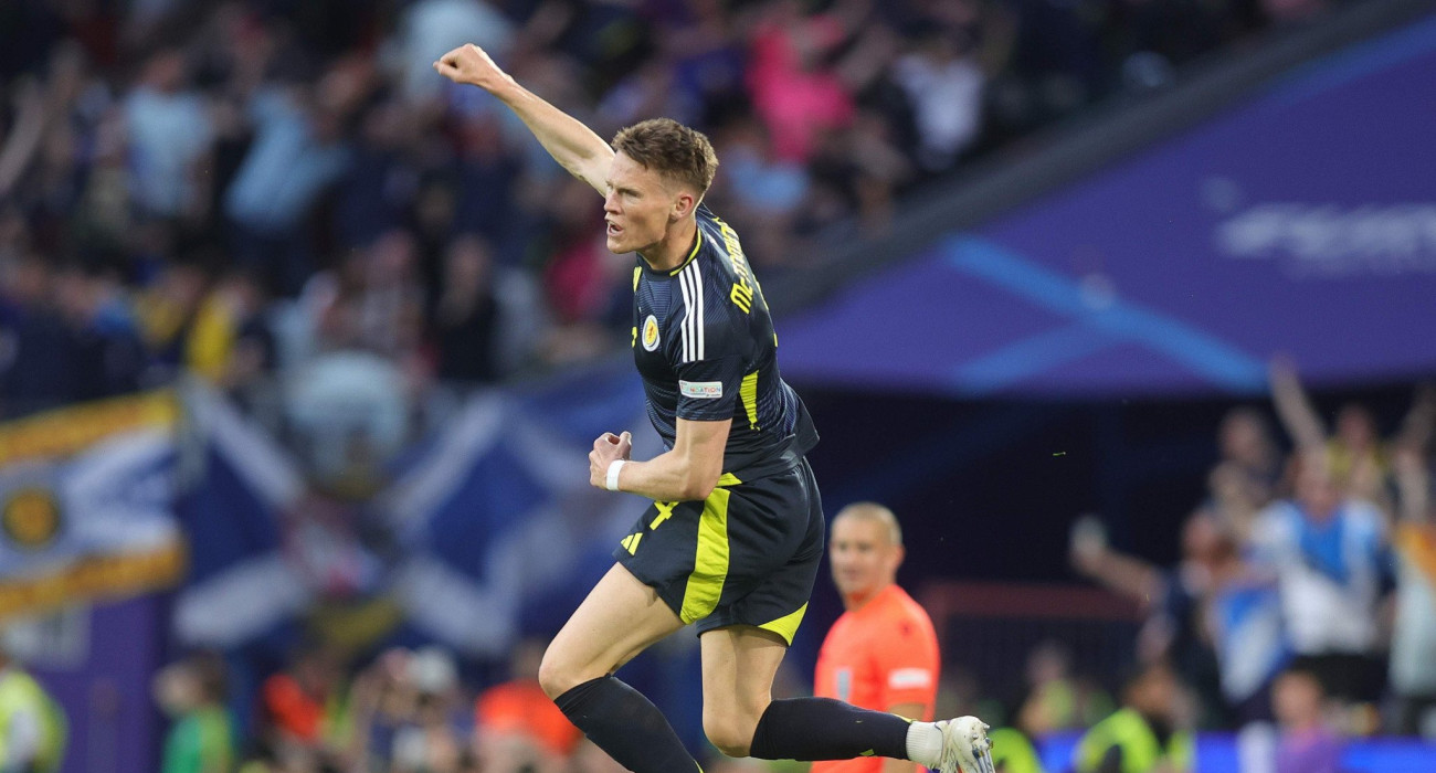 Ο Σκοτ ΜακΤόμινεϊ με την Σκωτία / Πηγή: Intime