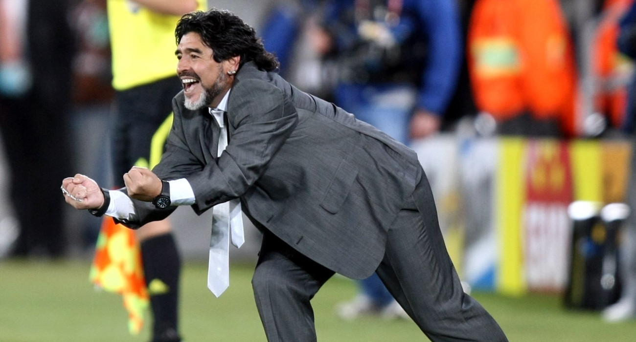 Ο Μαραντόνα στον πάγκο της εθνικής Αργεντινής/Πηγή: Intime