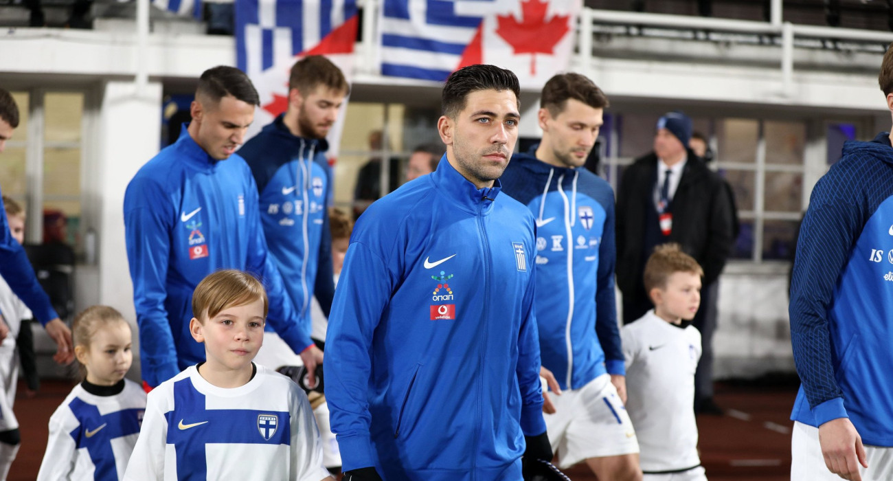 Ο Τάσος Μπακασέτας με την Εθνική Ελλάδς/ Πηγή: Intime