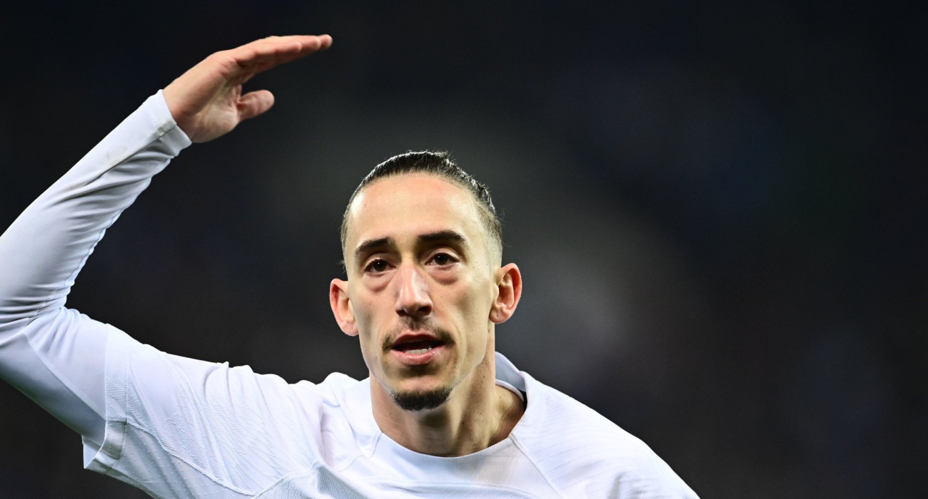 Ο Κώστας Τσιμίκας με την Ελλάδα/ Πηγή: Intime