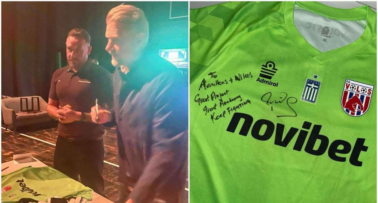Ο Πίτερ Σμάιχελ και η φανέλα του Βόλου/Πηγή VOLOS FC
