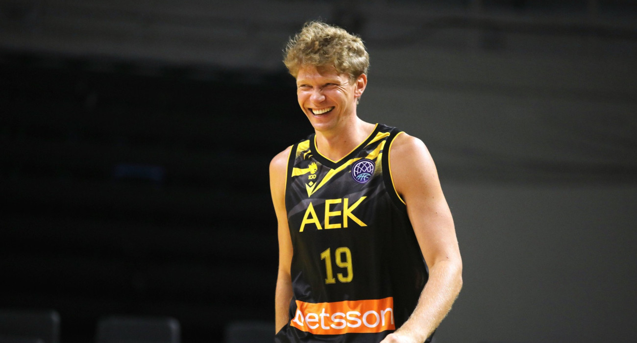 Έρχεται η νέα φανέλα της ΑΕΚ Betsson