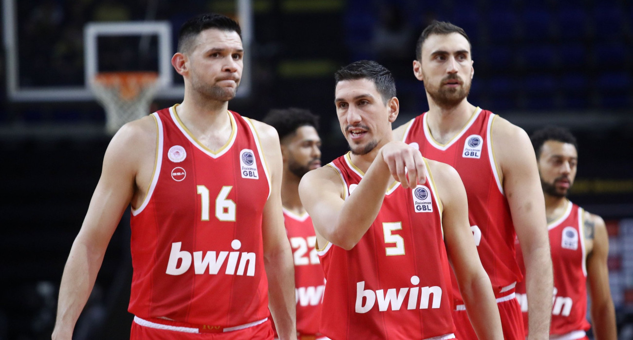 Μένει στον Ολυμπιακό ο Λαρεντζάκης, ανανεώνει ο Παπανικολάου