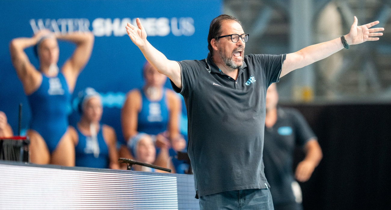 Ο Χάρης Παυλίδης φωνάζει σε φάση πάνω στον αγώνα / Πηγή: Eurokinissi