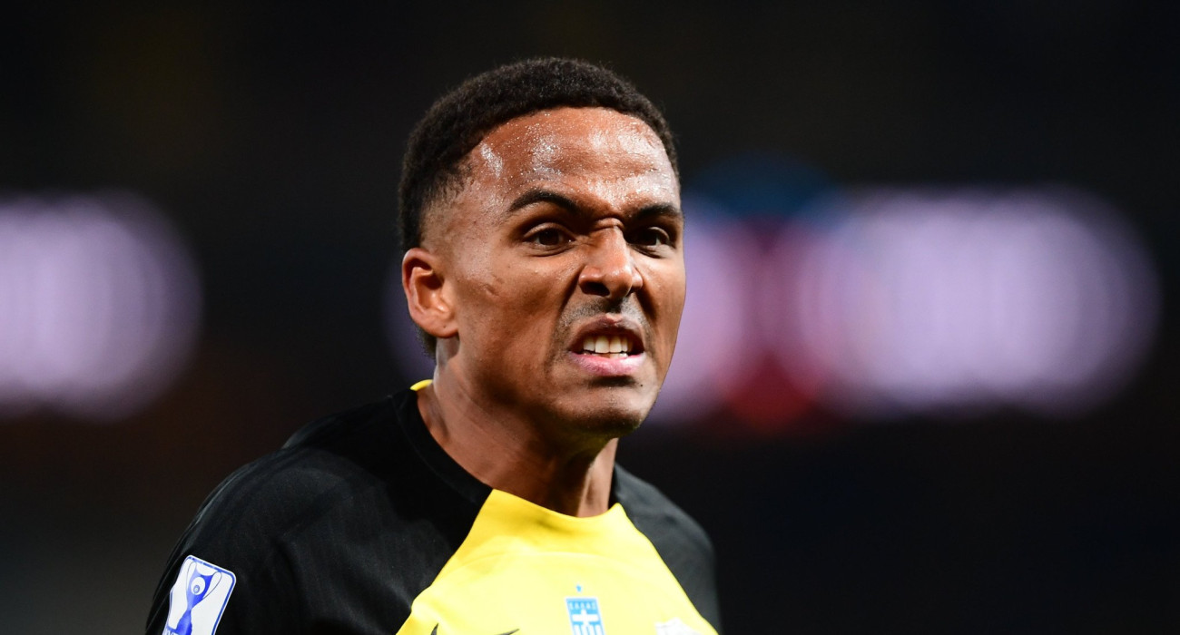 Ο Νίκλας Ελίασον με τη φανέλα της ΑΕΚ/Πηγή: Eurokinissi