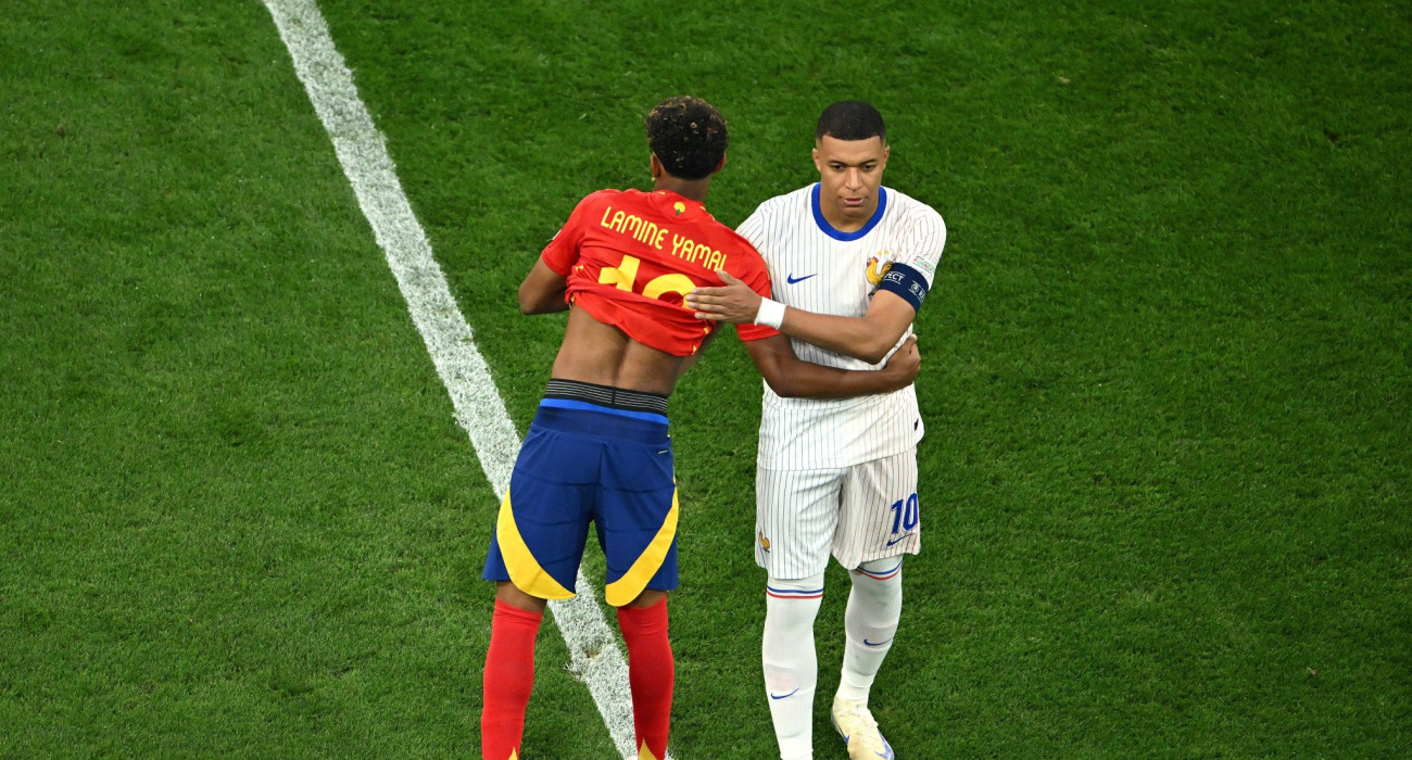 Θα μπορούν στο μέλλον οι Γιαμάλ και οι Μπαπέ αυτού του κόσμου να εξαγοράζουν την ελευθερία τους; / Photo by Dan Mullan/Getty Images