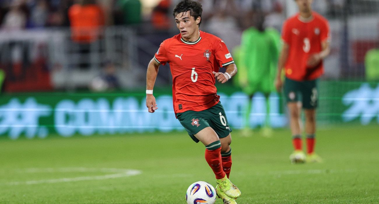 Ο Ντιόγκο Νασιμέντο είναι ένα βήμα από τον Ολυμπιακό / Photo by Grzegorz Wajda/SOPA Images/LightRocket via Getty Images