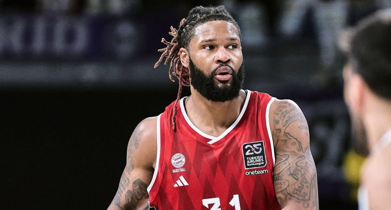 Επίσημα στην Αρμάνι Μιλάνο ο Μπούκερ