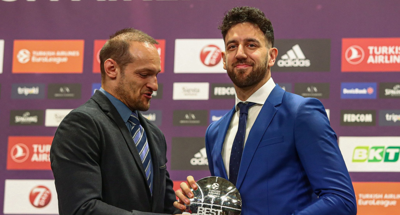 Αληθινός Μίδας: Αυτό είναι το δώρο του προέδρου της Χάποελ στον Μίτσιτς εκτός από τα 15 εκατομμύρια