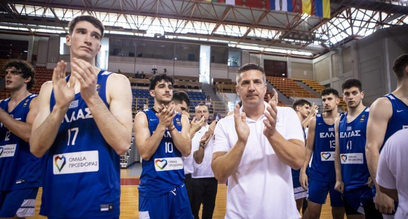 Ο Αβδάλας με τον Παπαδόπουλο ευχαριστούν τον κόσμο, Πηγή: ΕΟΚ