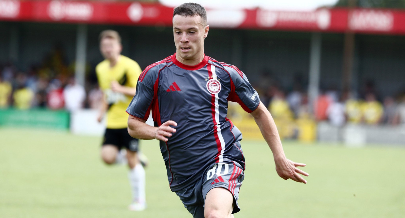 Ο Σταύρος Πνευμονίδης στο φιλικό του Ολυμπιακού / Πηγή: Intime