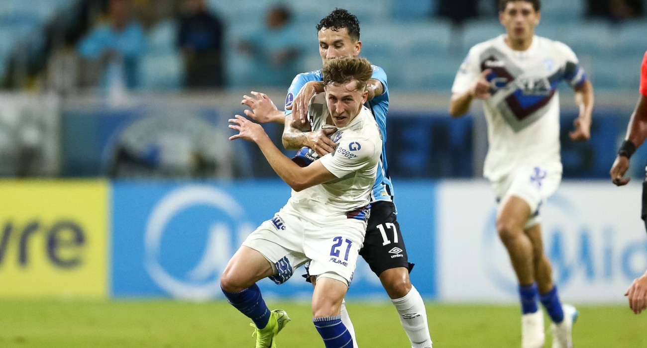 Ο Σαντίνο Αντίνο με τη φανέλα της Γοδόι Κρουζ/ Πηγή: Pedro H. Tesch / Getty Images / Ideal Images