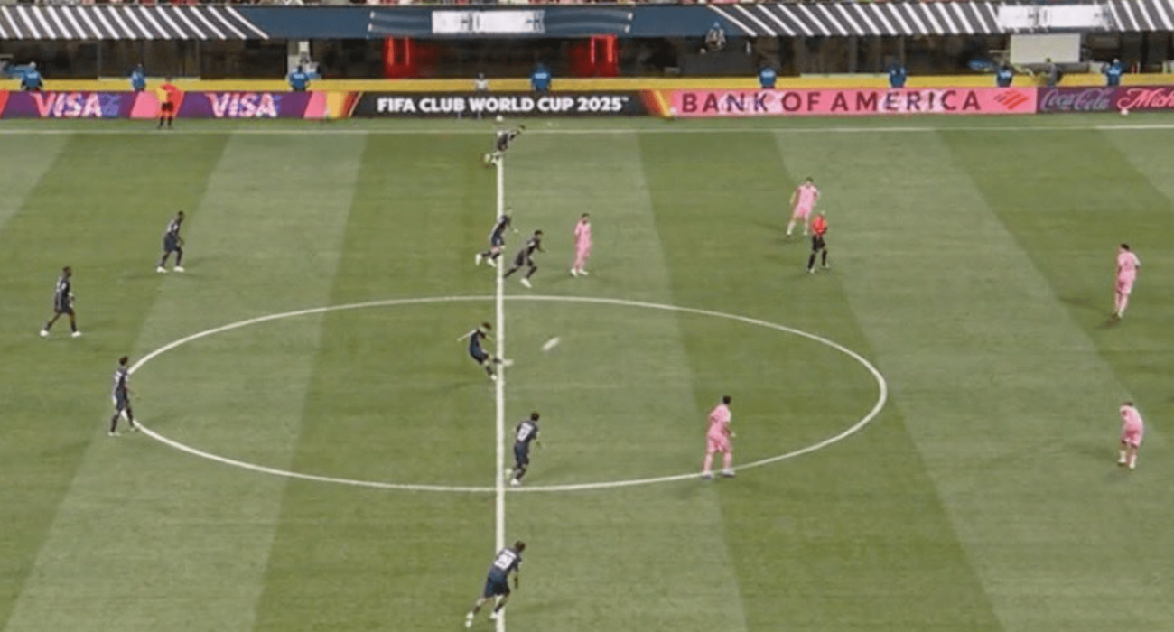 Γιατί η Παρί δίνει επίτηδες την μπάλα στον αντίπαλο μετά τη σέντρα; Τι κρύβεται πίσω από την τακτική του Λουίς Ενρίκε