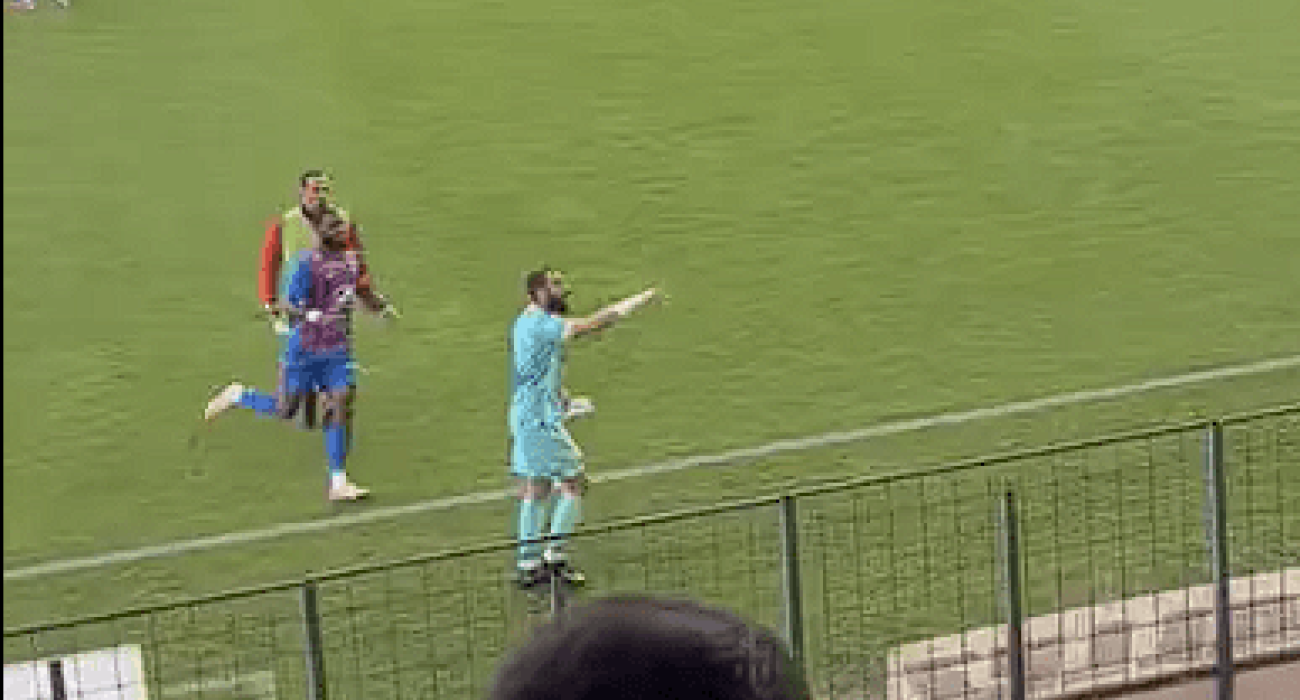 Ο τερματοφύλακας της Καέν την στιγμή της έντασης / Πηγή: Printscreen