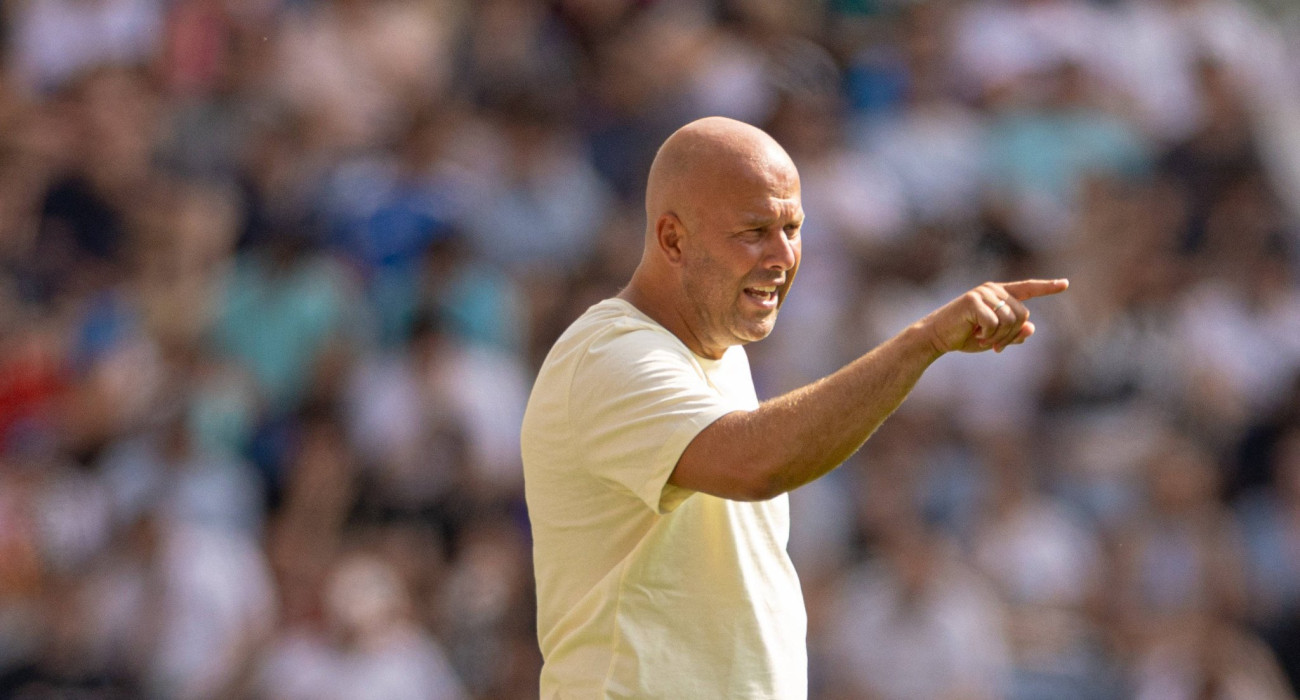 Ο Άρνε Σλοτ στον πάγκο της Λίβερπουλ/Πηγή: Imago